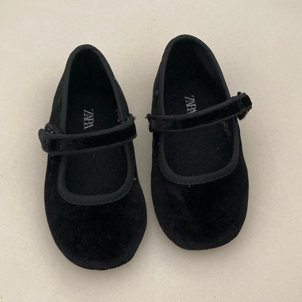 LIKE NEW ZARA velvet Mary shoes